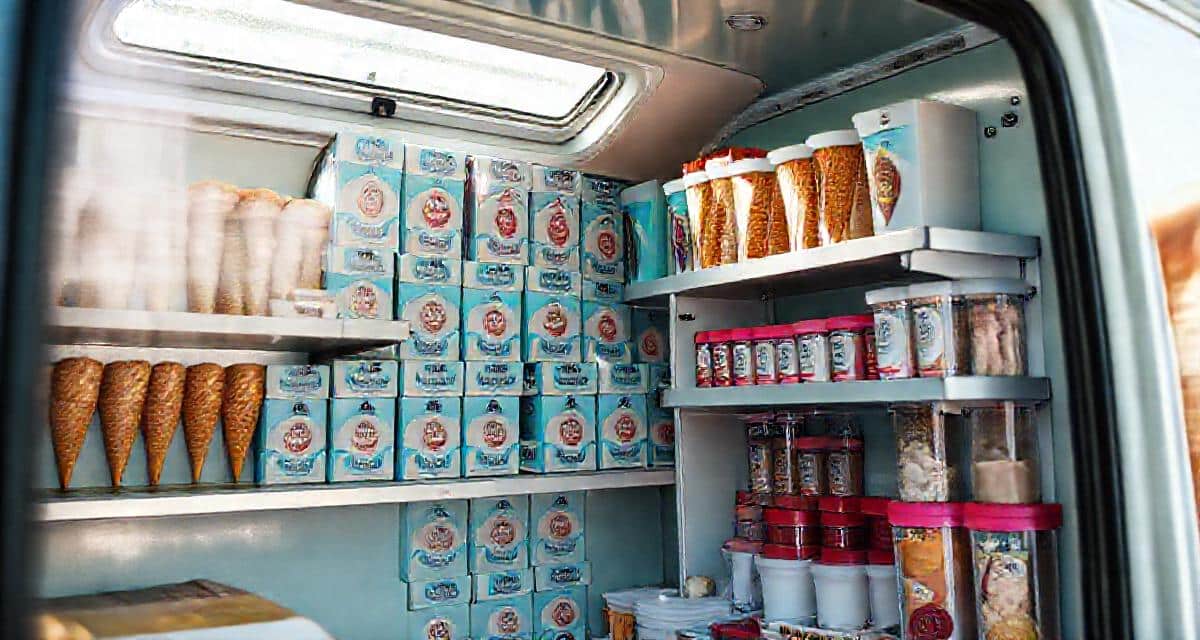Vue d'ensemble du stock de mix et cônes — machine glace italienne camion